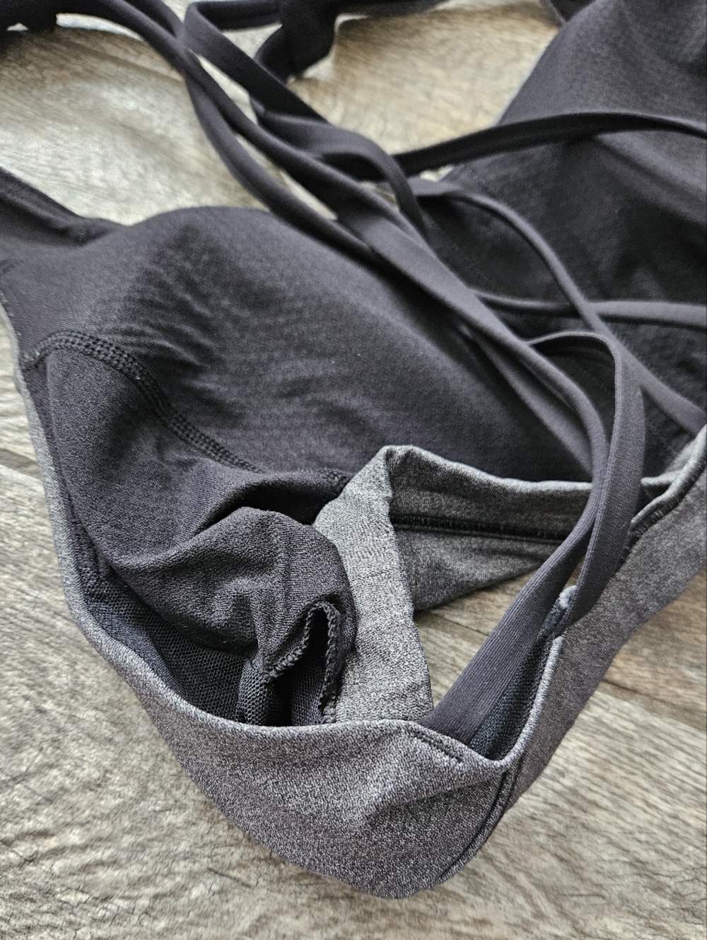 Lululemon Feel To Be Free Serene Bra Gray And Black Size 10 - Picture 6 of 9